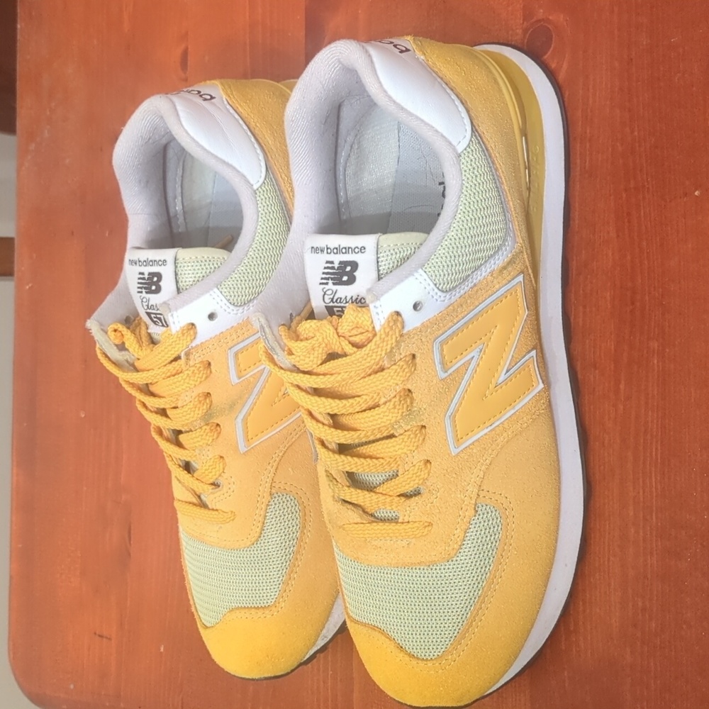Mens Yellow 574 New Balance size 9.5